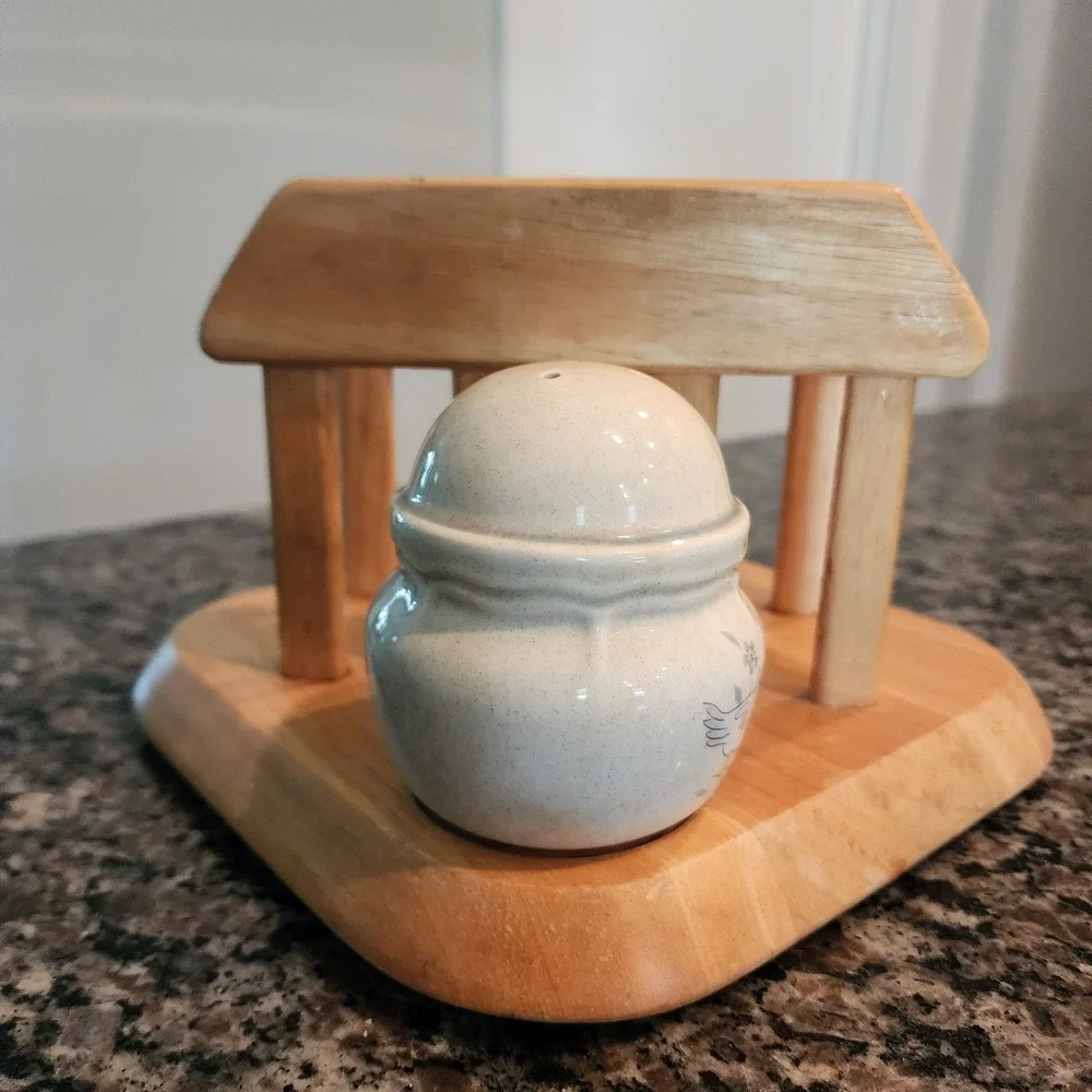 Vintage International China Marmalade Goose Salt Pepper Shaker Napkin Holder Set